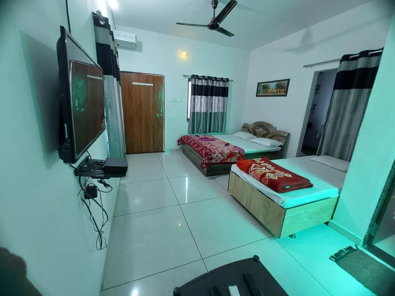 Jai Swaminarayan Delux Homestay Garudeshwar エクステリア 写真