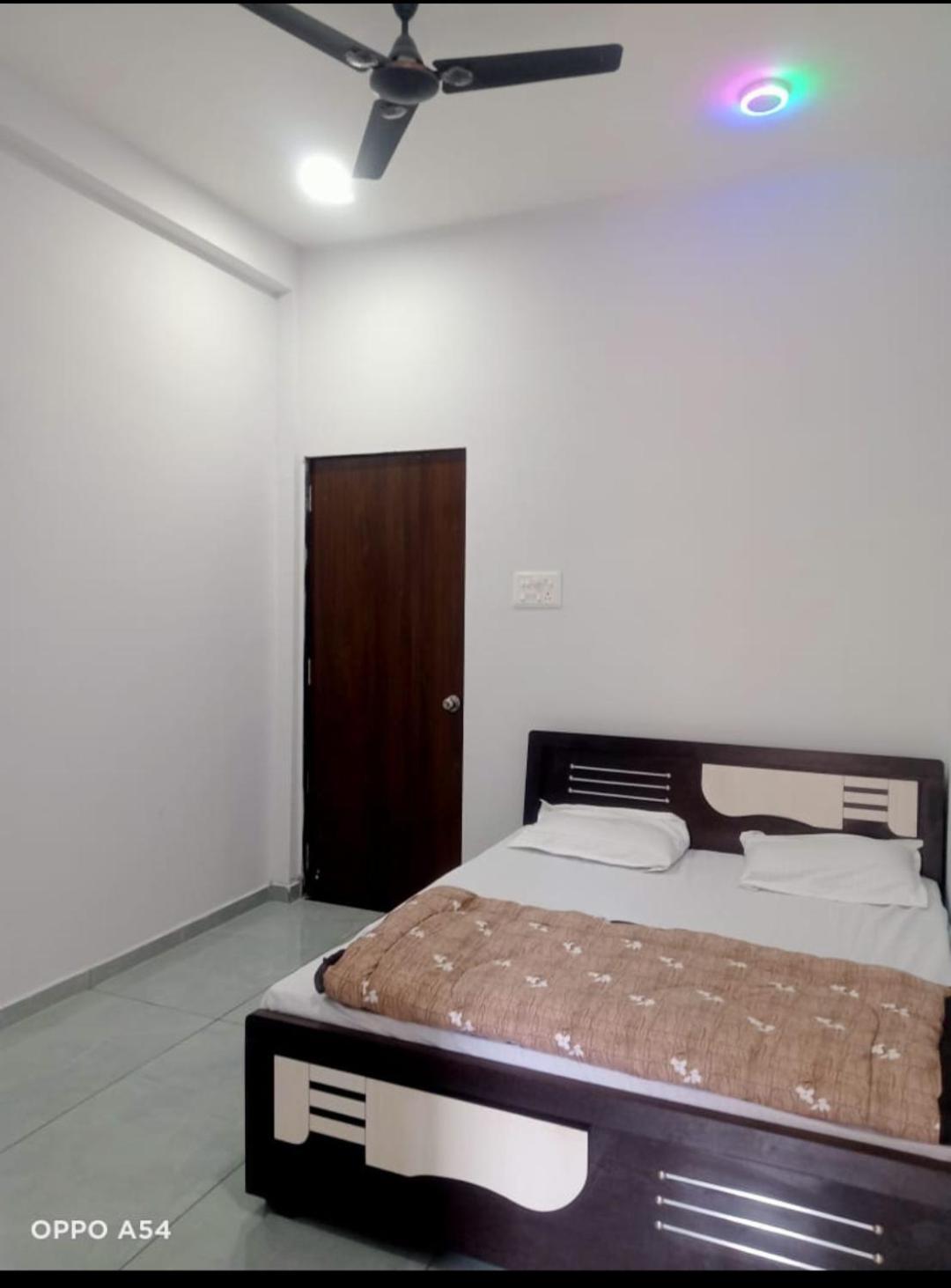 Jai Swaminarayan Delux Homestay Garudeshwar エクステリア 写真